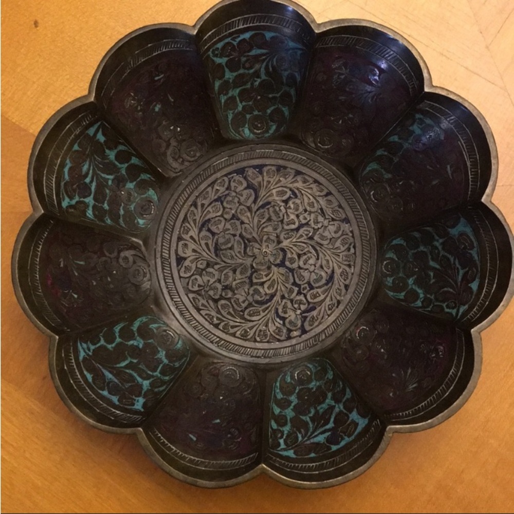 Harilela’s of India hand carved brass scalloped decorative bowl